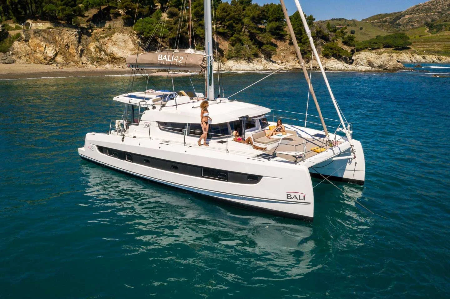 Queen Lizzy Bali 4.2 sailing catamaran in the Whitsundays