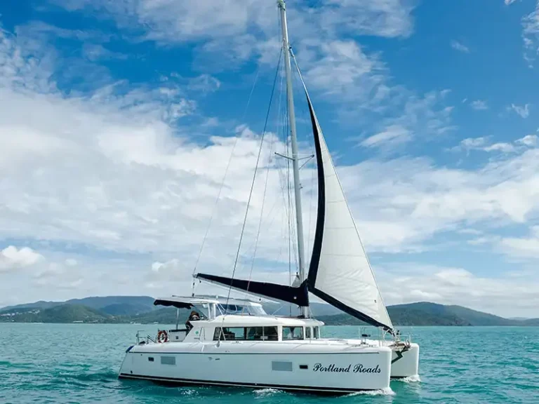 SV Portland Roads sailing catamaran in the Whitsundays